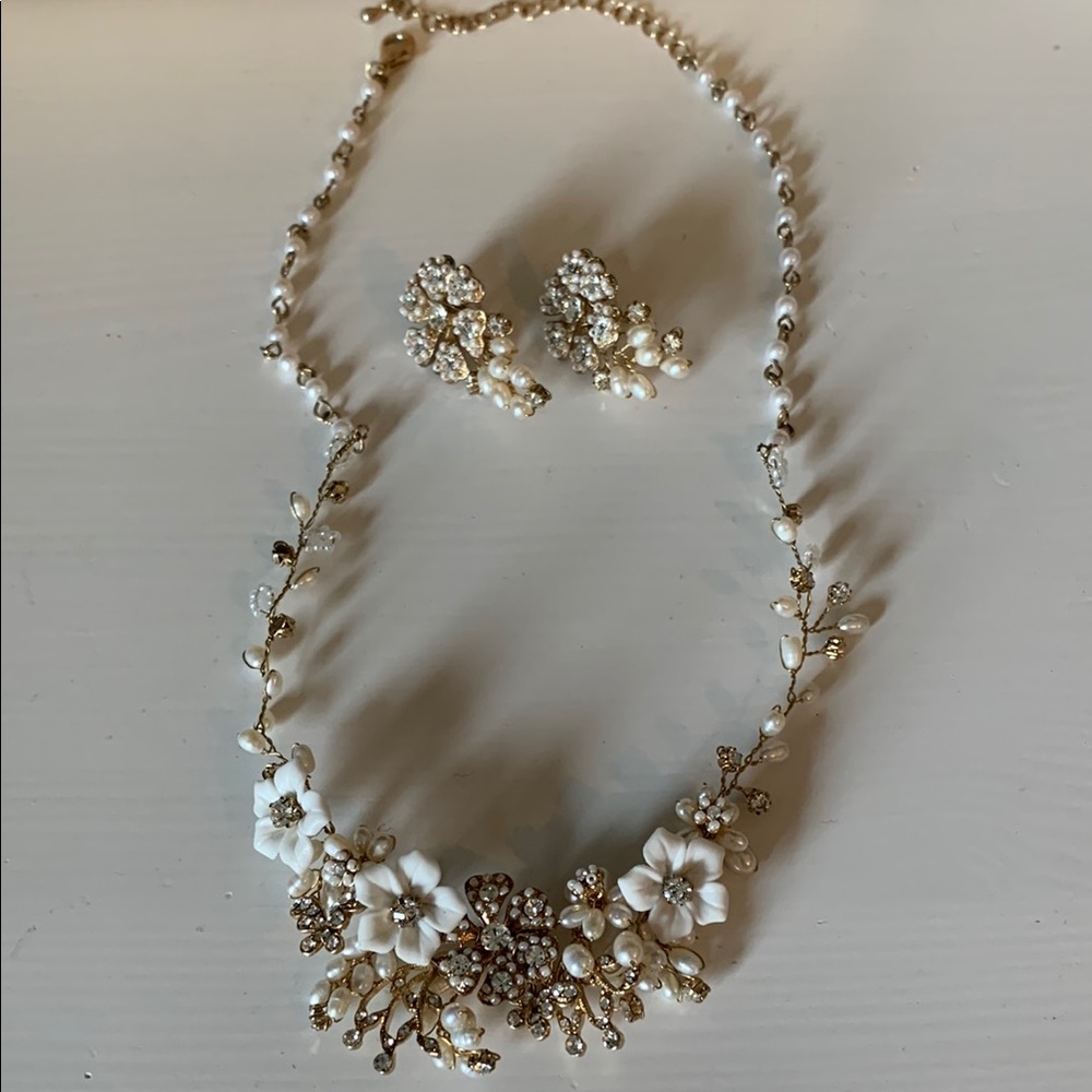 Elegant Floral Pearl Necklace and Earring Set